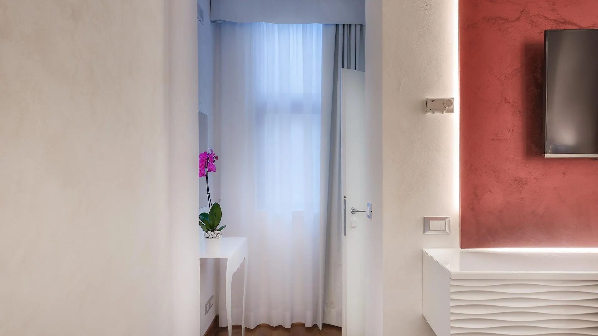 Shali Luxury Suite Spagna Rome 2*,  Italy